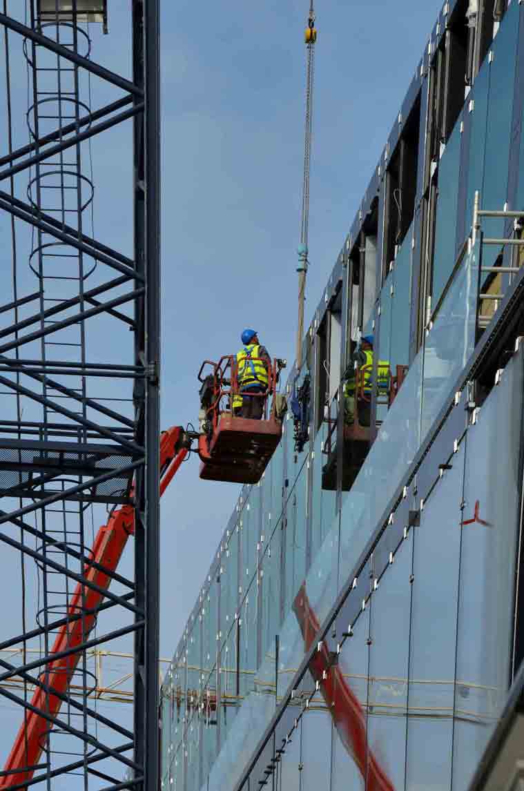 imagem de obra de prédio simbolizando gerenciamento de obras